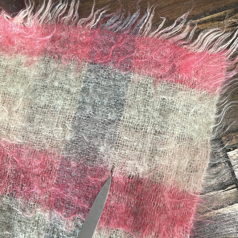 Hudson Bay vintage 100% mohair made in Scotland scarf/shawl RARE AND BEAUTIFU! - Picture 14 of 17